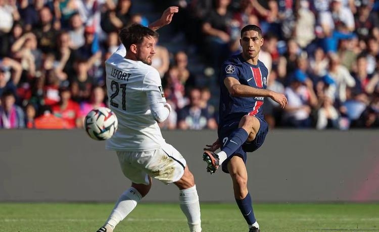 英雄联盟-包含西甲倒计时；巴黎圣日耳曼今夜再遭质疑；细节引发关注；球迷炸锅；训练强度明显提升的词条